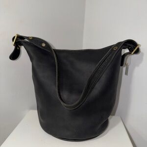 COACH Duffle Sac XL Black
Leather
Bucket Shoulder Bag